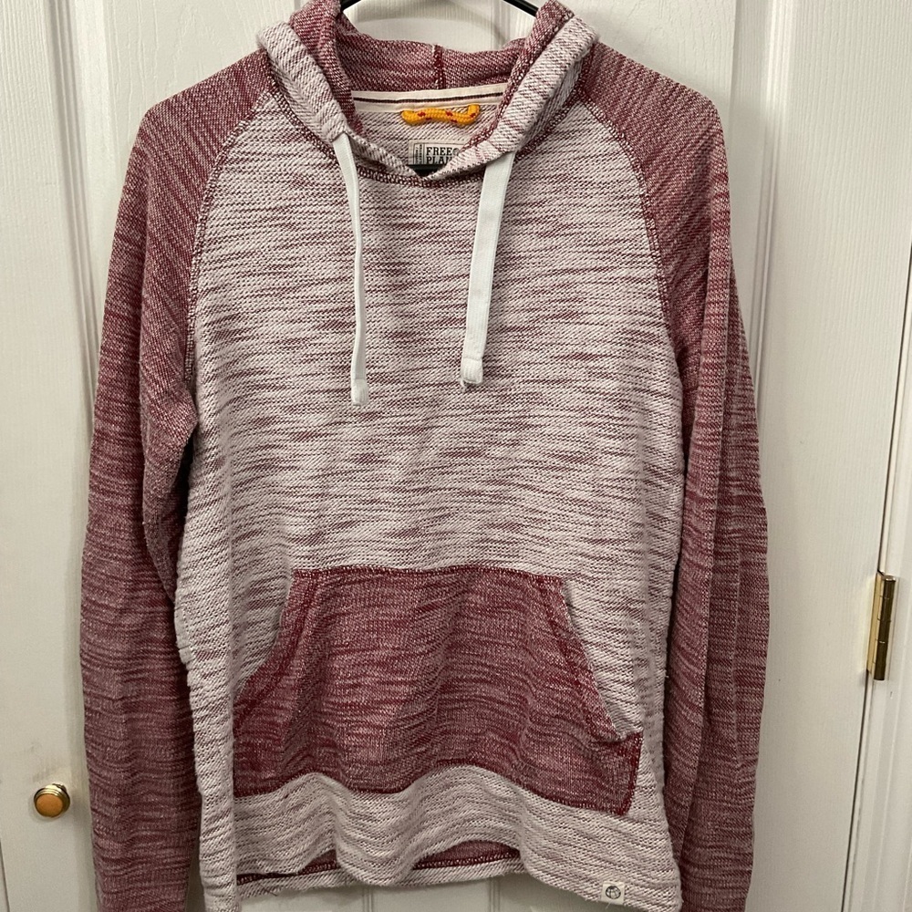 Free Planet hoodie. Burgundy and white. size M.